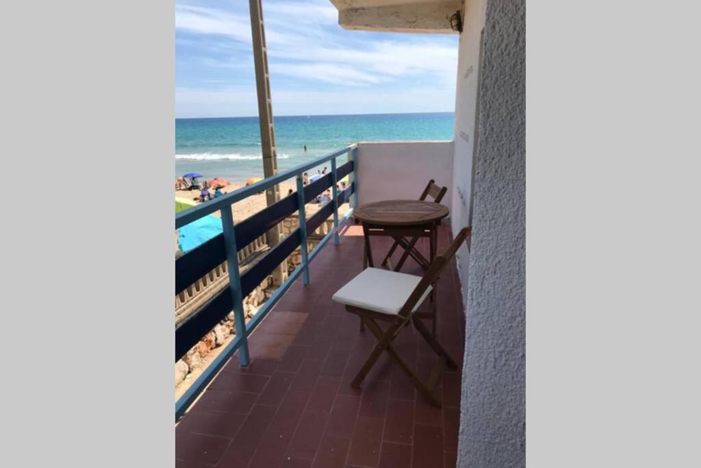 El Faro Apartaments Platja Llarga-Les Salines-Tgn تاراغونا المظهر الخارجي الصورة